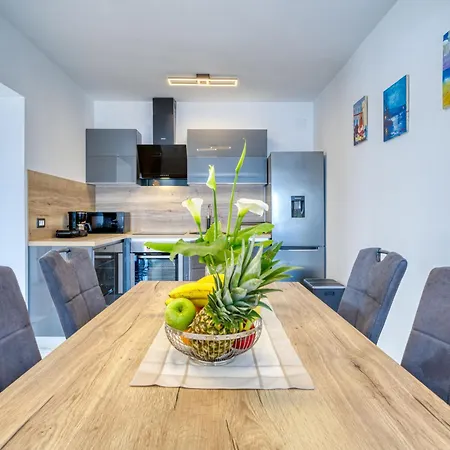 Emily By Interhome Lägenhet Opatija