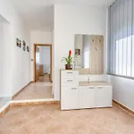 Emily By Interhome Daire *
